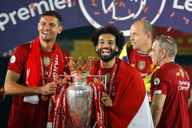 محمد صلاح وتييري هنري… مقارنة بين اثنين من عظماء الدوري الإنجليزي