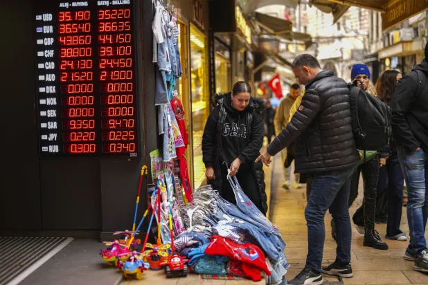 «المركزي التركي» يخفض سعر الفائدة إلى 45 في المائة